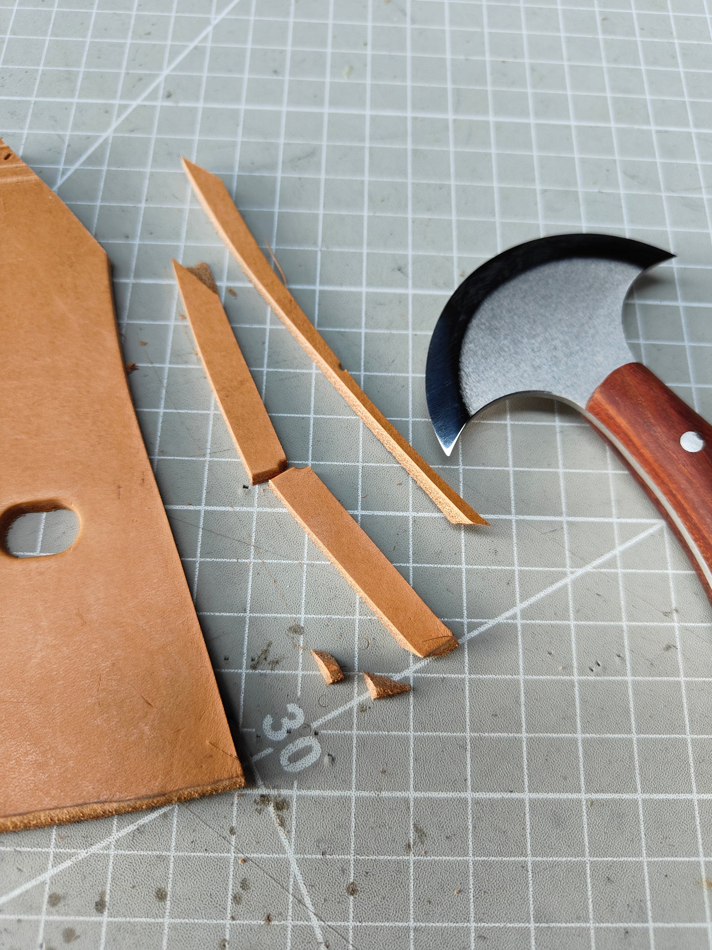 KL Full-tang small round knife