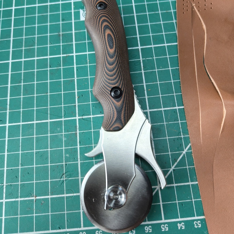 Roller knife (Better for thin chrome leather)