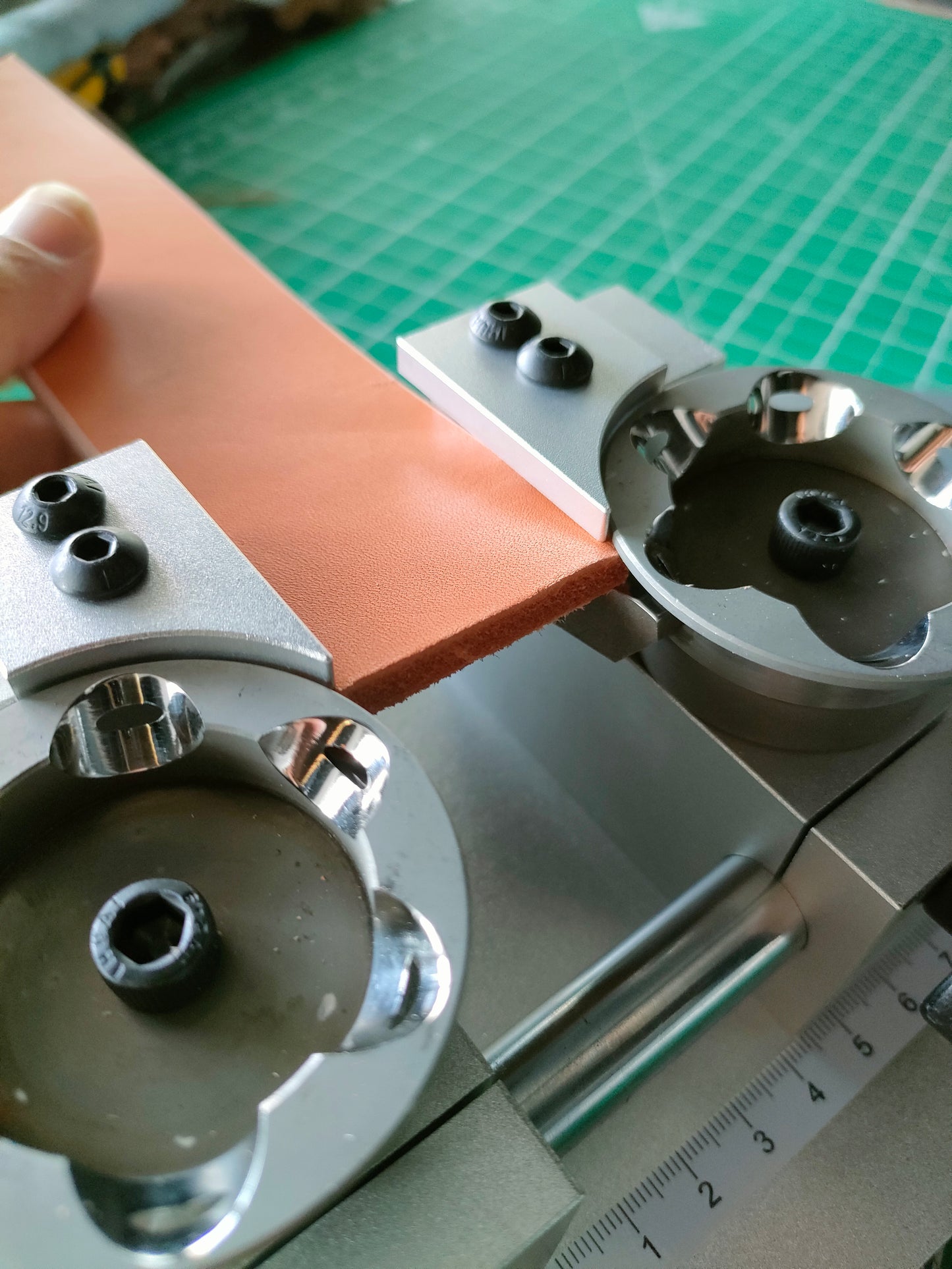 Strap Edeger machine