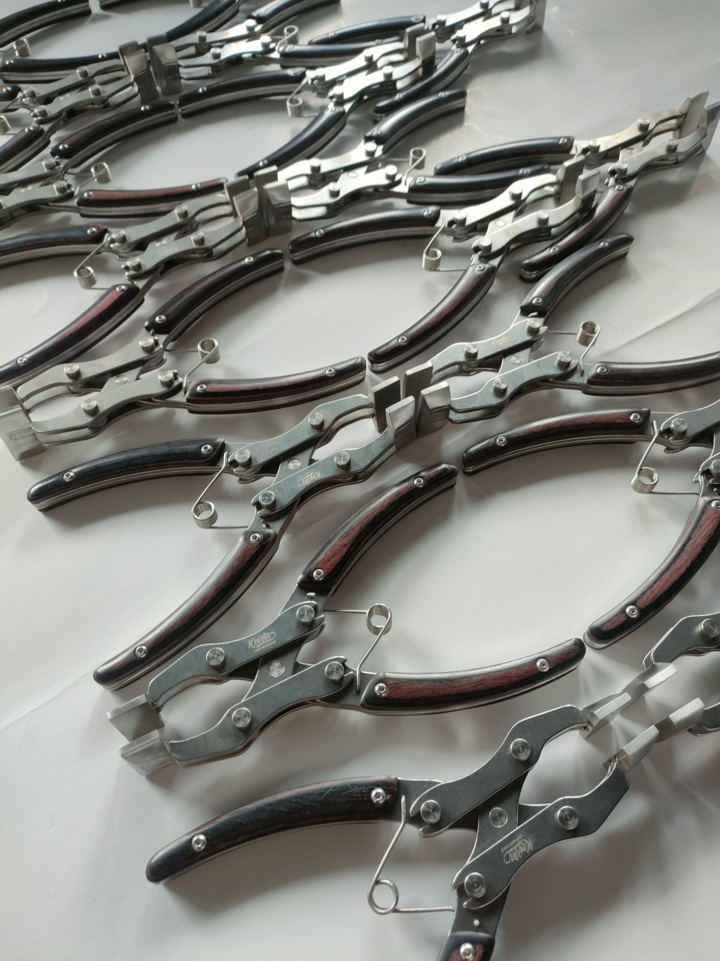 Leather edge glue plier