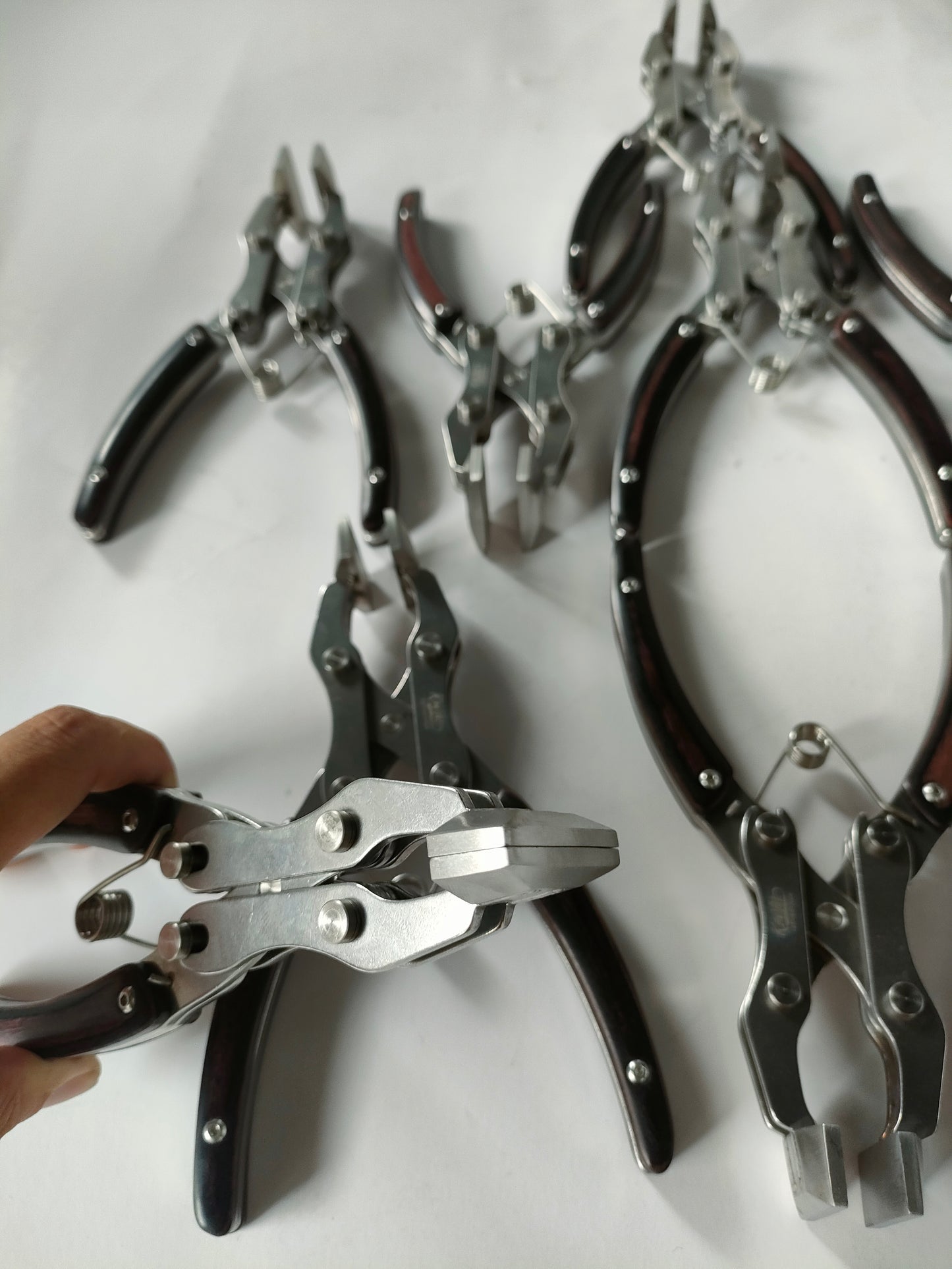 Leather edge glue plier
