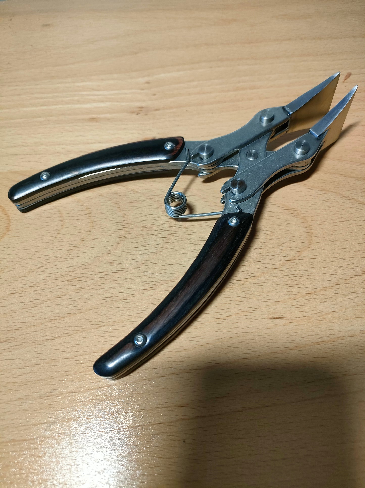 Leather edge glue plier