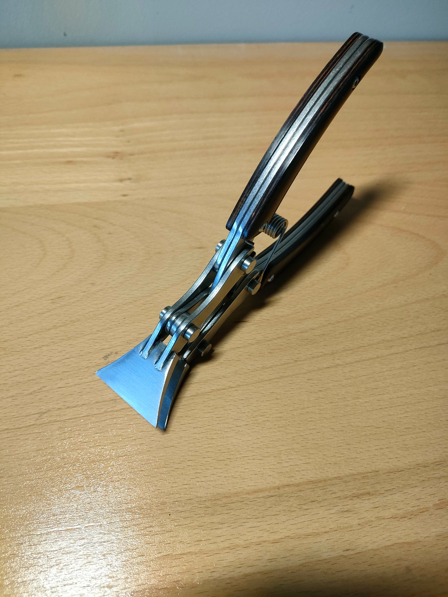 Leather edge glue plier