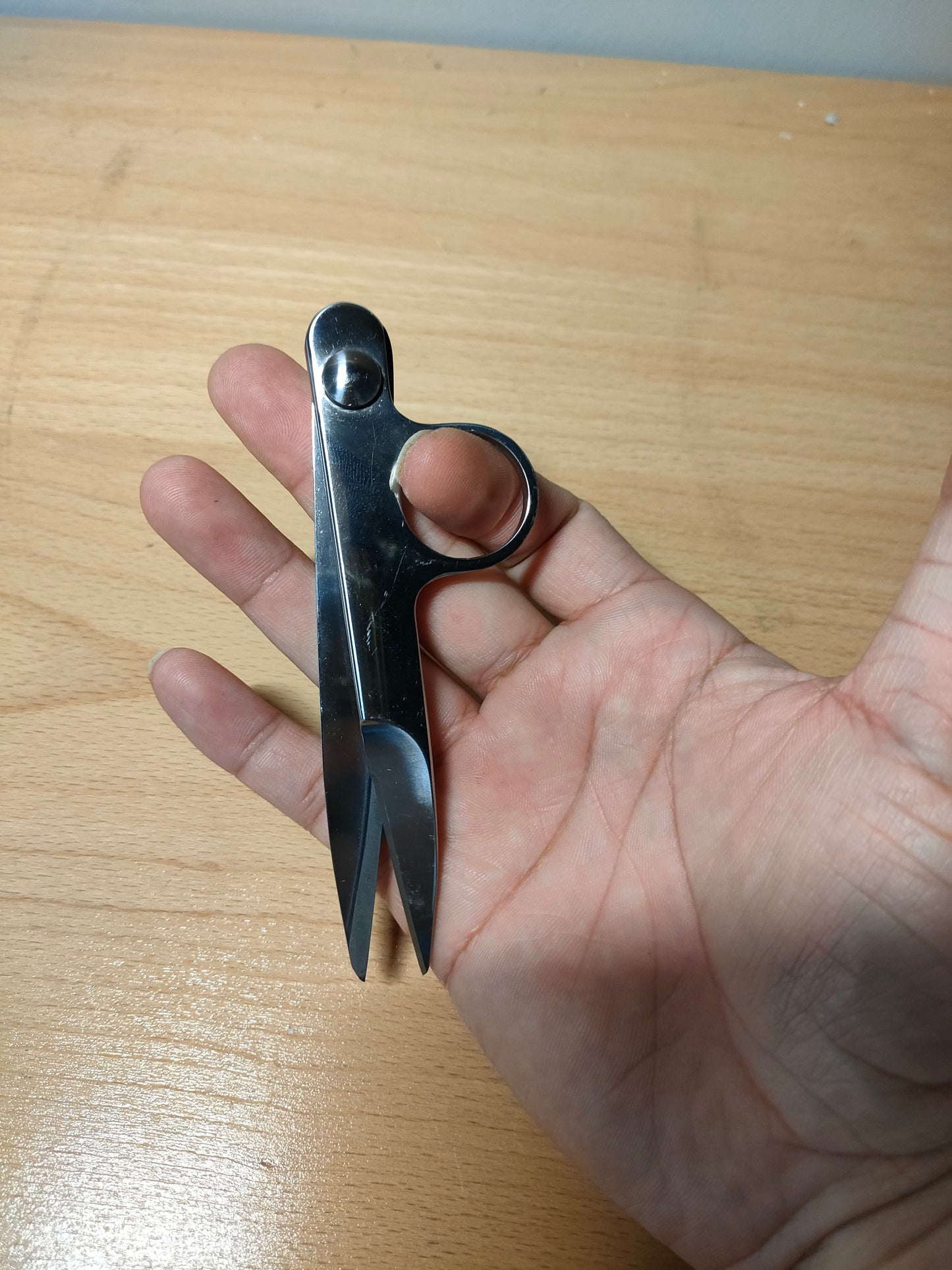 Basic stainless steel thread scissor