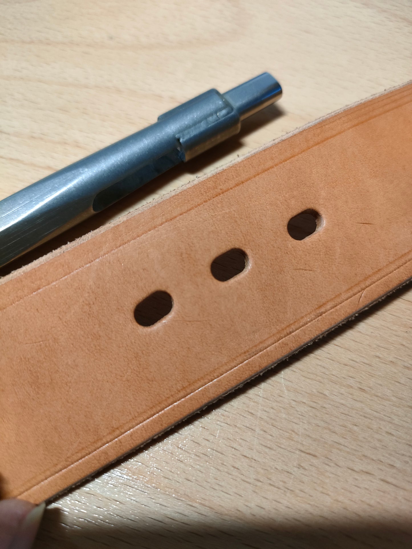 Premium taperless hole punch