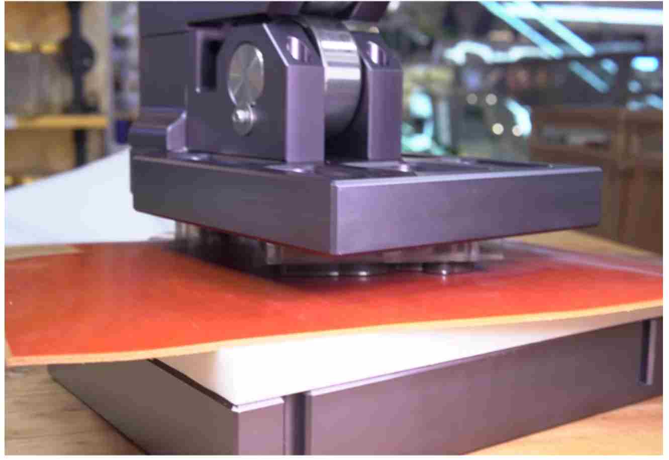 Heavy duty click press machine for leather dies