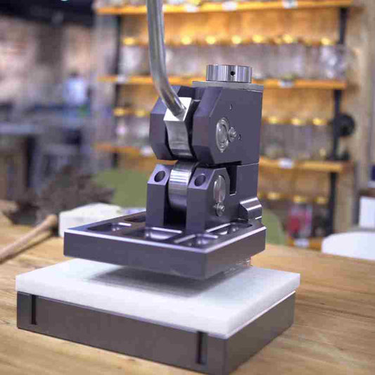 Heavy duty click press machine for leather dies