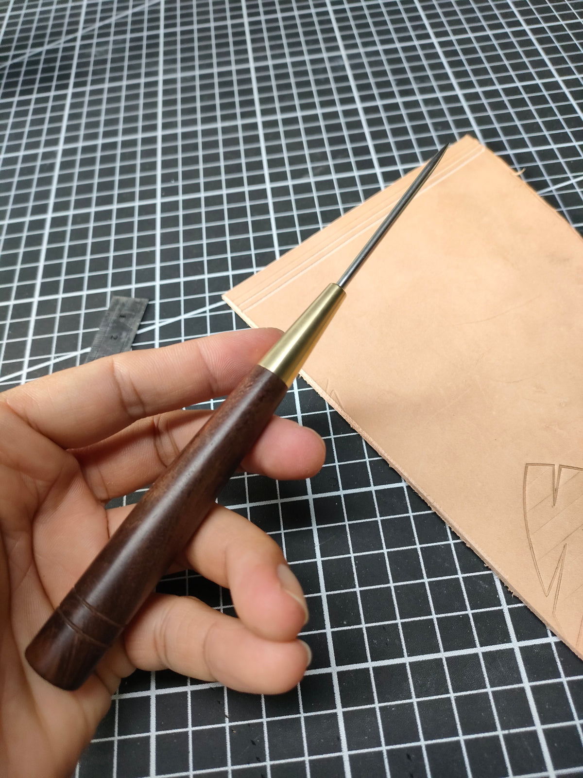 Rounded Awl Basic round scratch awl – Kevin Leather Tools