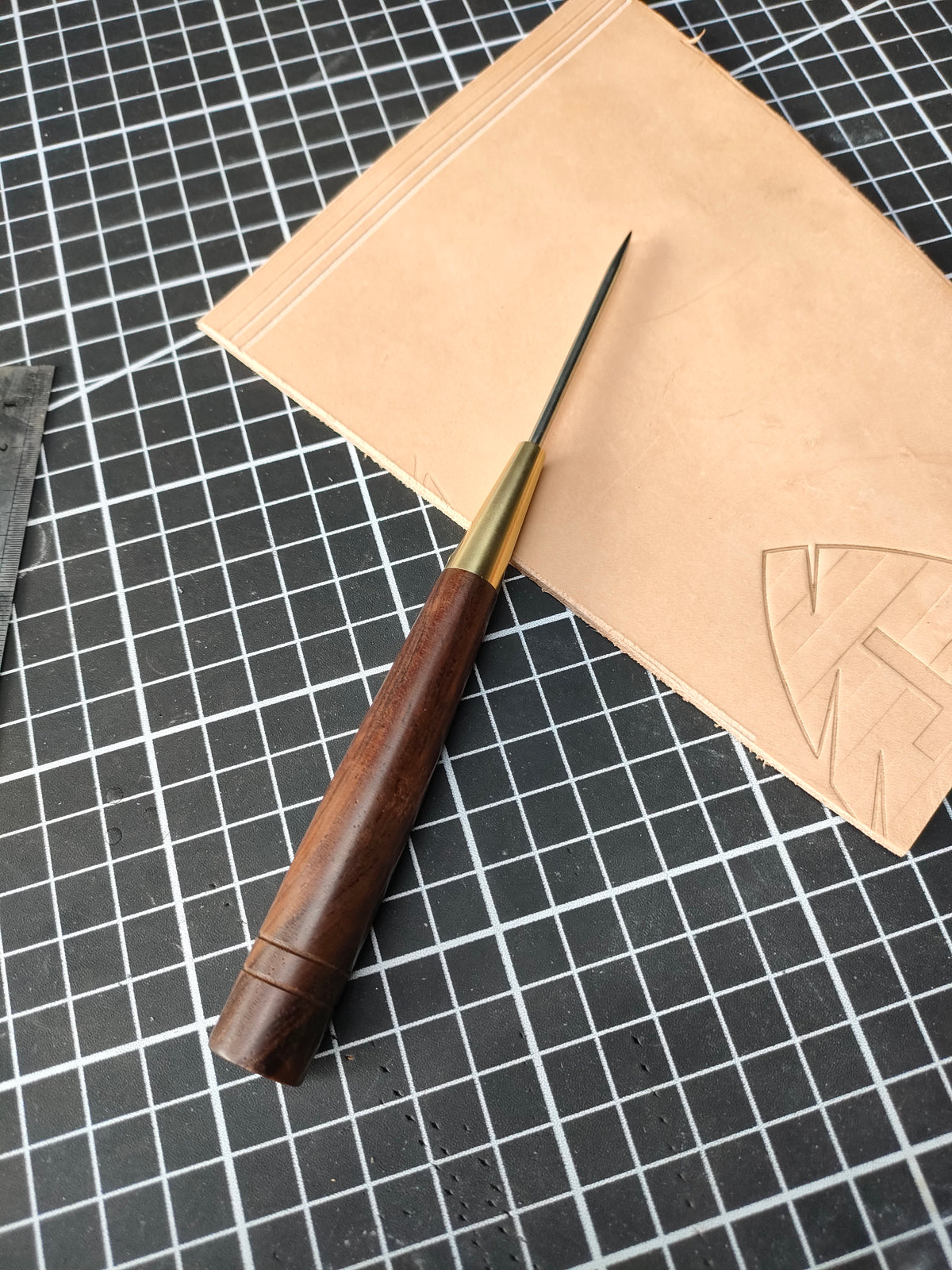 Msratch Awl Basic round scratch awl – Kevin Leather Tools