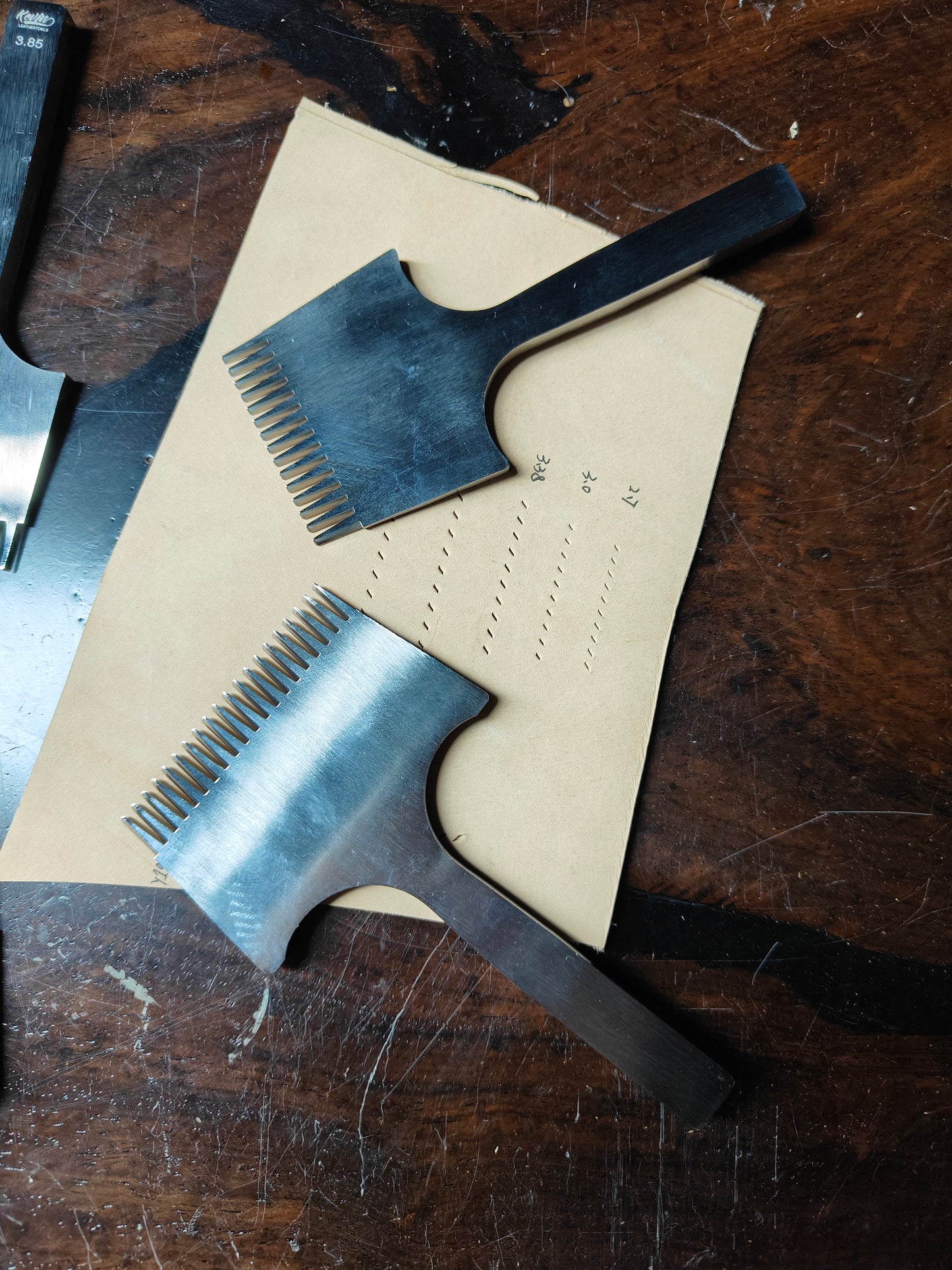 KL basic French prickin iron