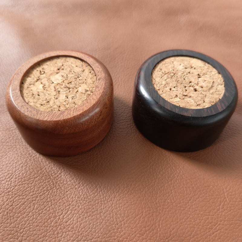Needles and awls round holder