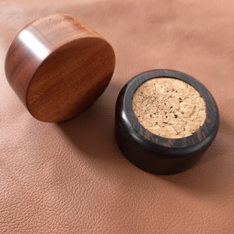Needles and awls round holder