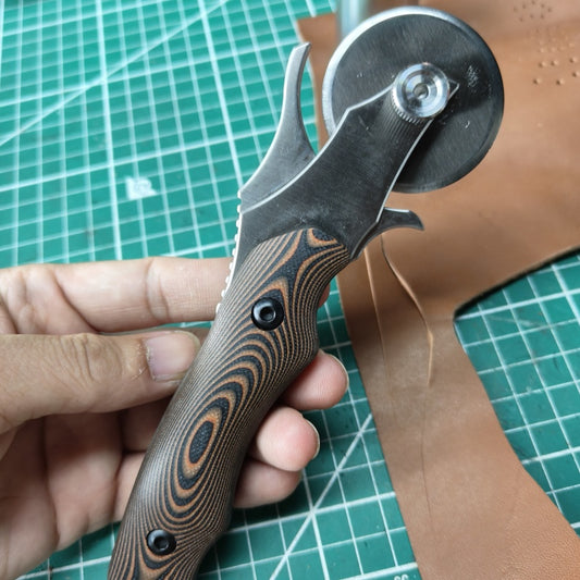Roller knife (Better for thin chrome leather)