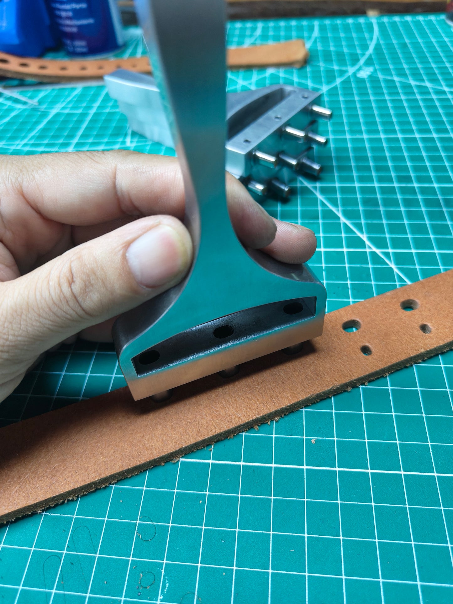Belt strap hole punch in row with 3 tips