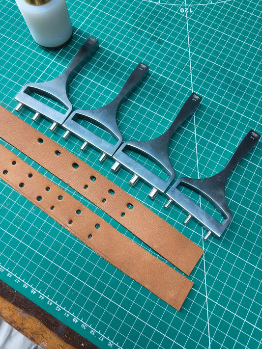 Belt strap hole punch in row with 3 tips