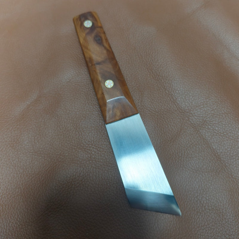 Full- tang handle premium skiving knife