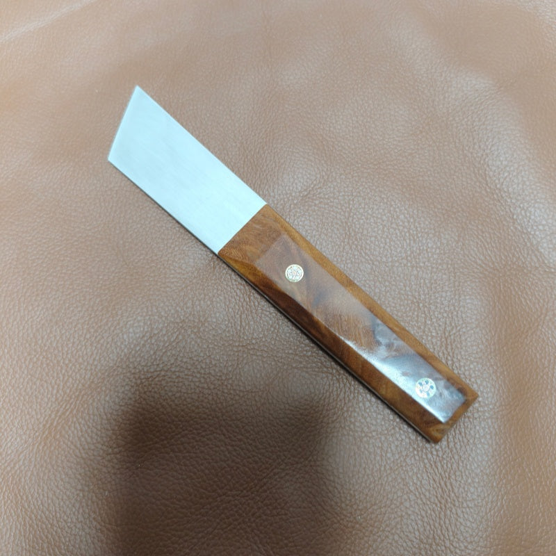 Full- tang handle premium skiving knife