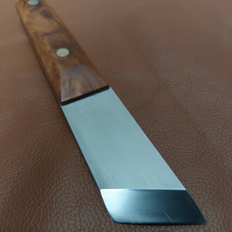 Full- tang handle premium skiving knife