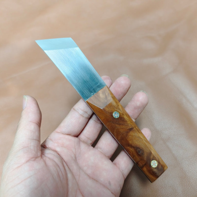 Full- tang handle premium skiving knife
