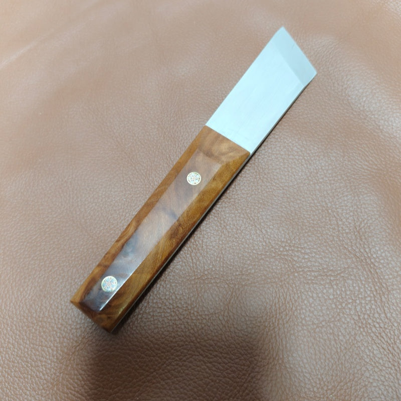 Full- tang handle premium skiving knife