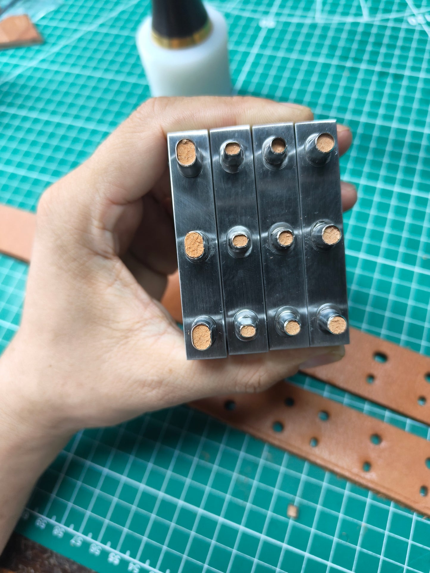 Belt strap hole punch in row with 3 tips