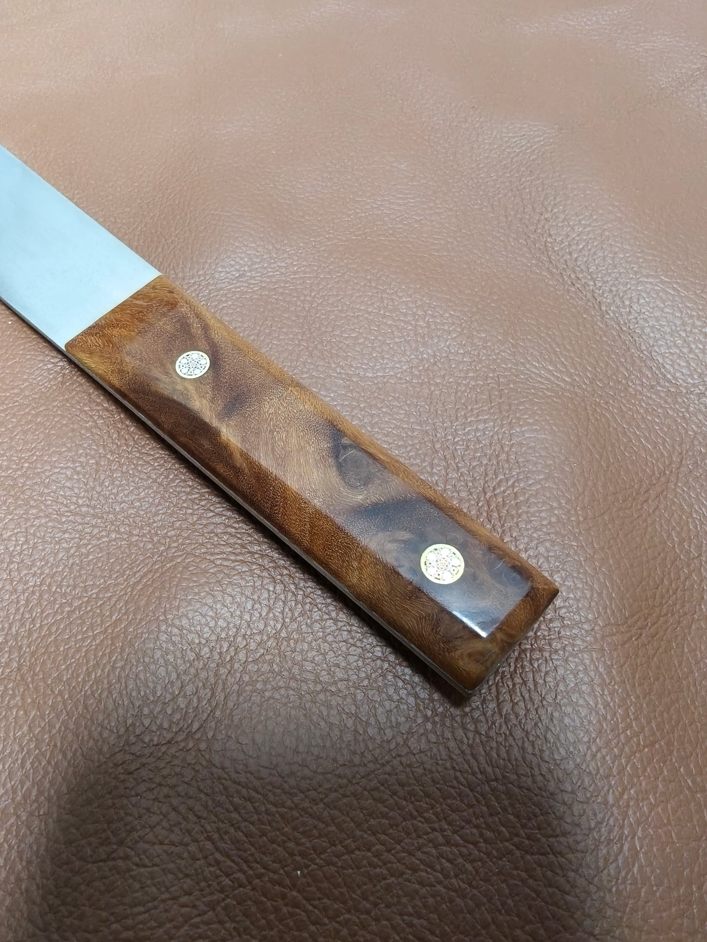Full- tang handle premium skiving knife