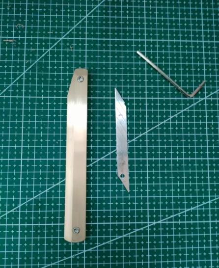 Brass Cutting Knife (9mm Blade)