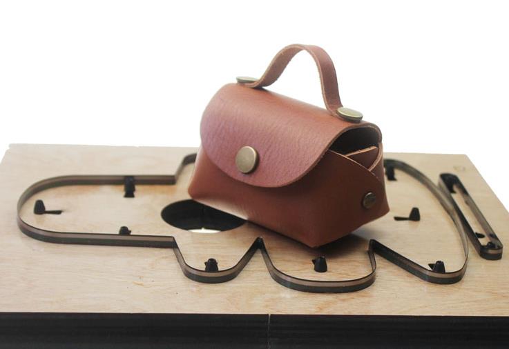 Small holder bag die