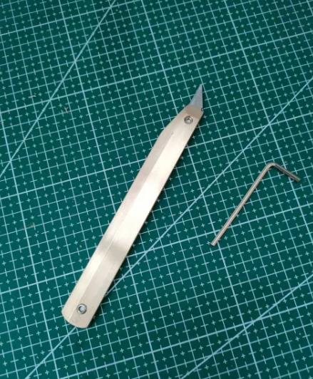 Brass Cutting Knife (9mm Blade)