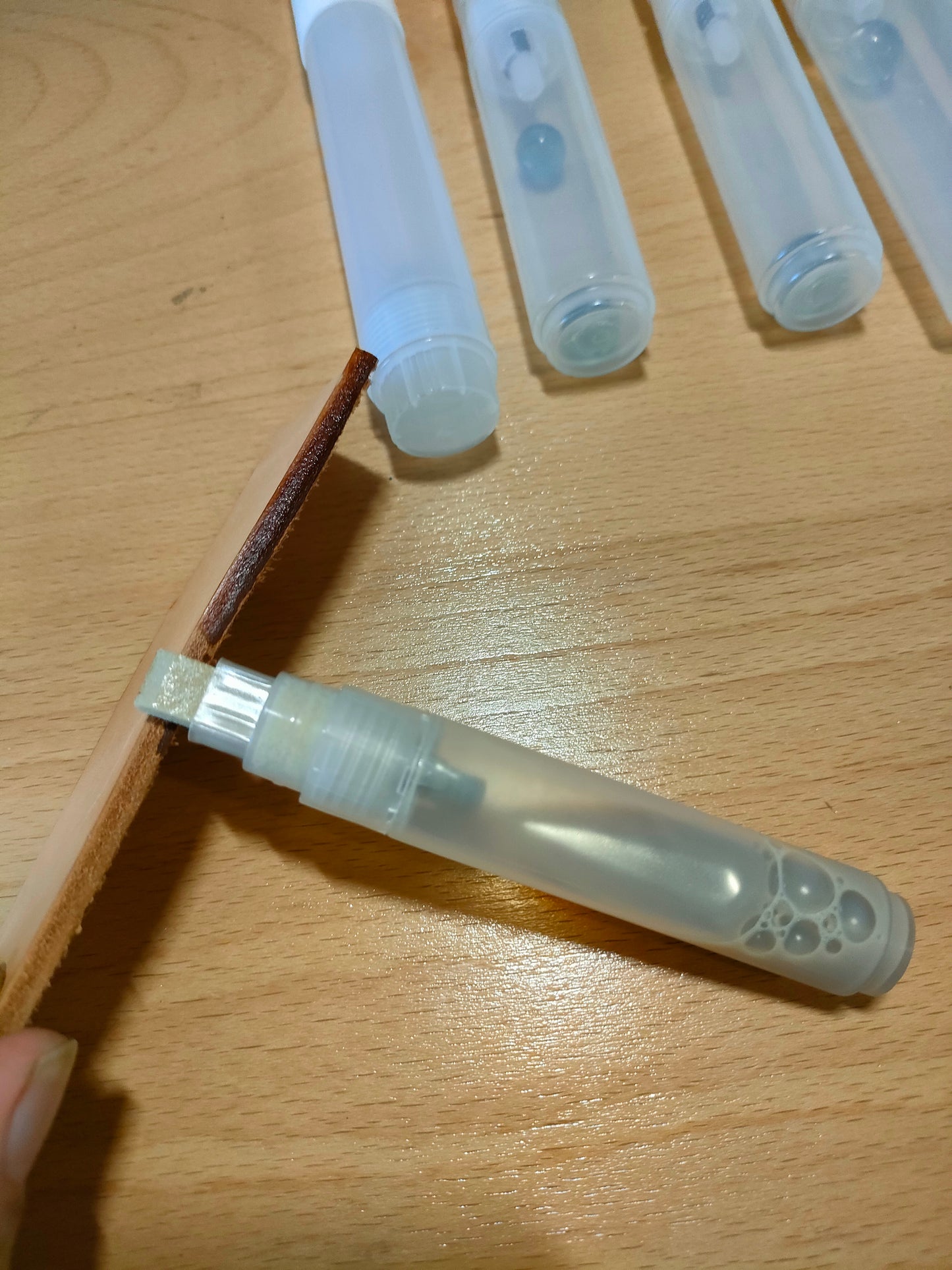 Leather edge dye container pen