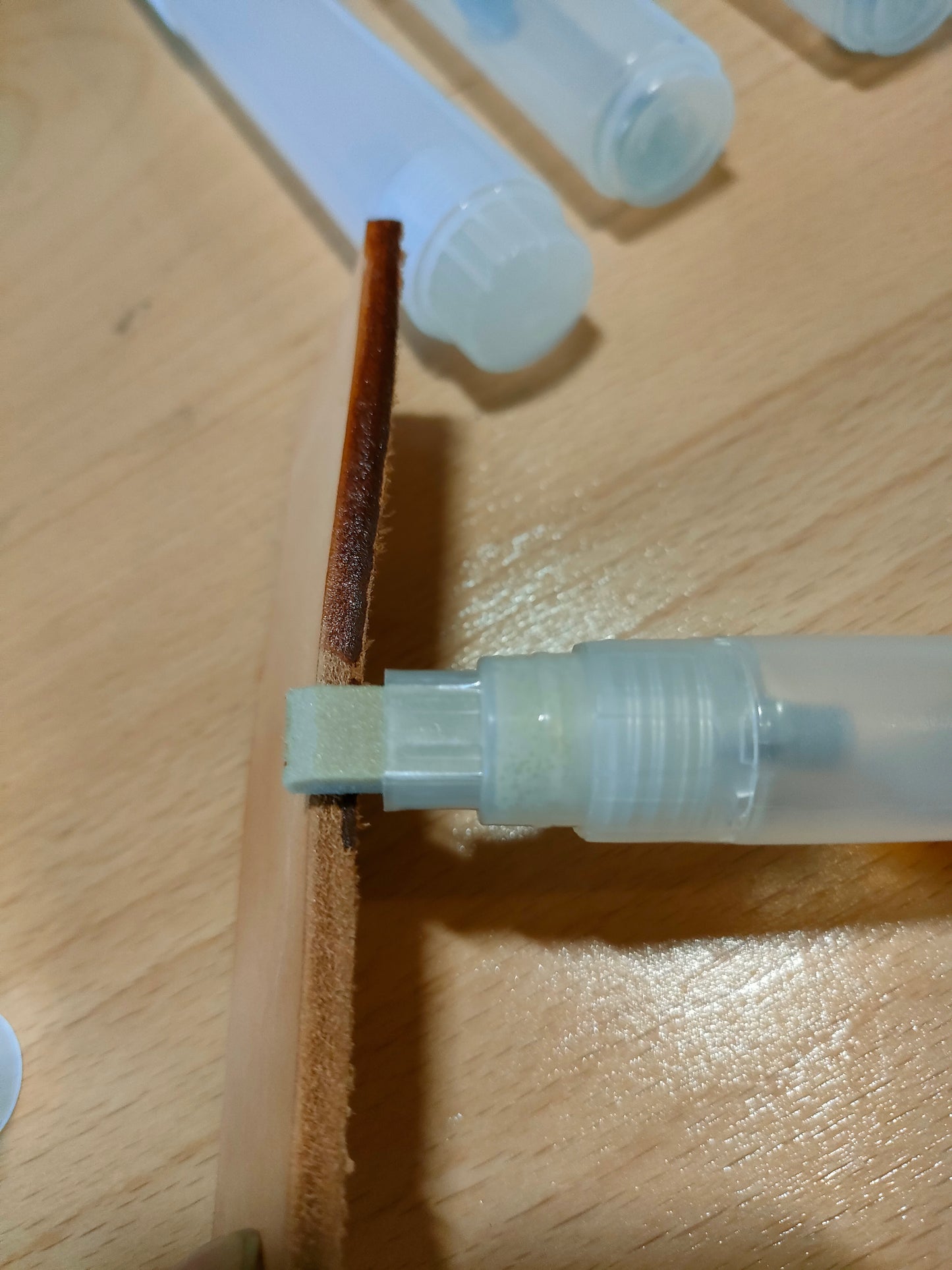 Leather edge dye container pen