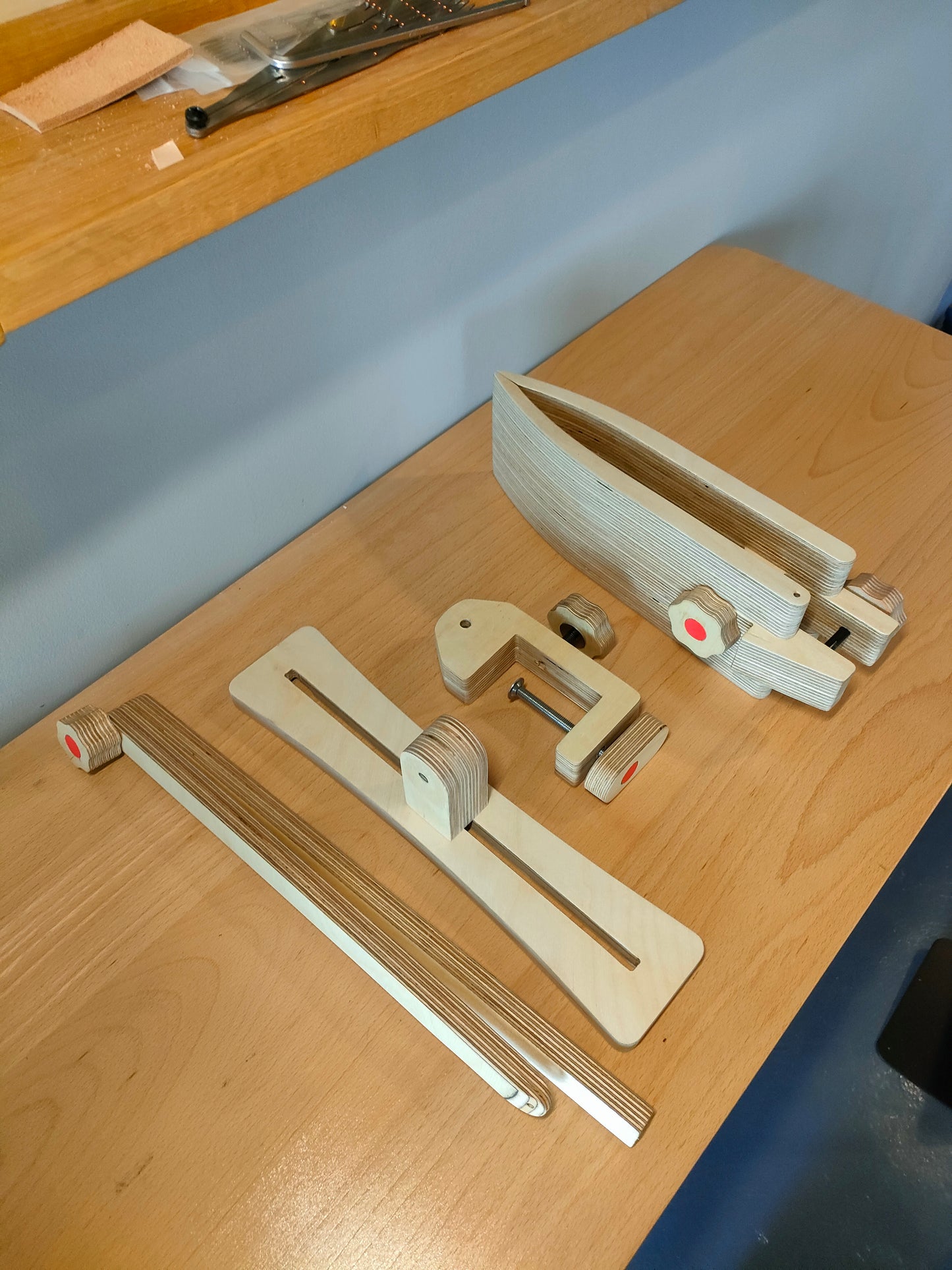 Mulltifunctional stitching pony
