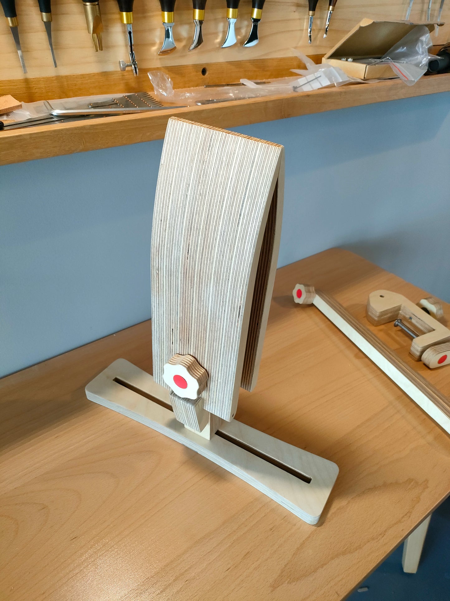 Mulltifunctional stitching pony