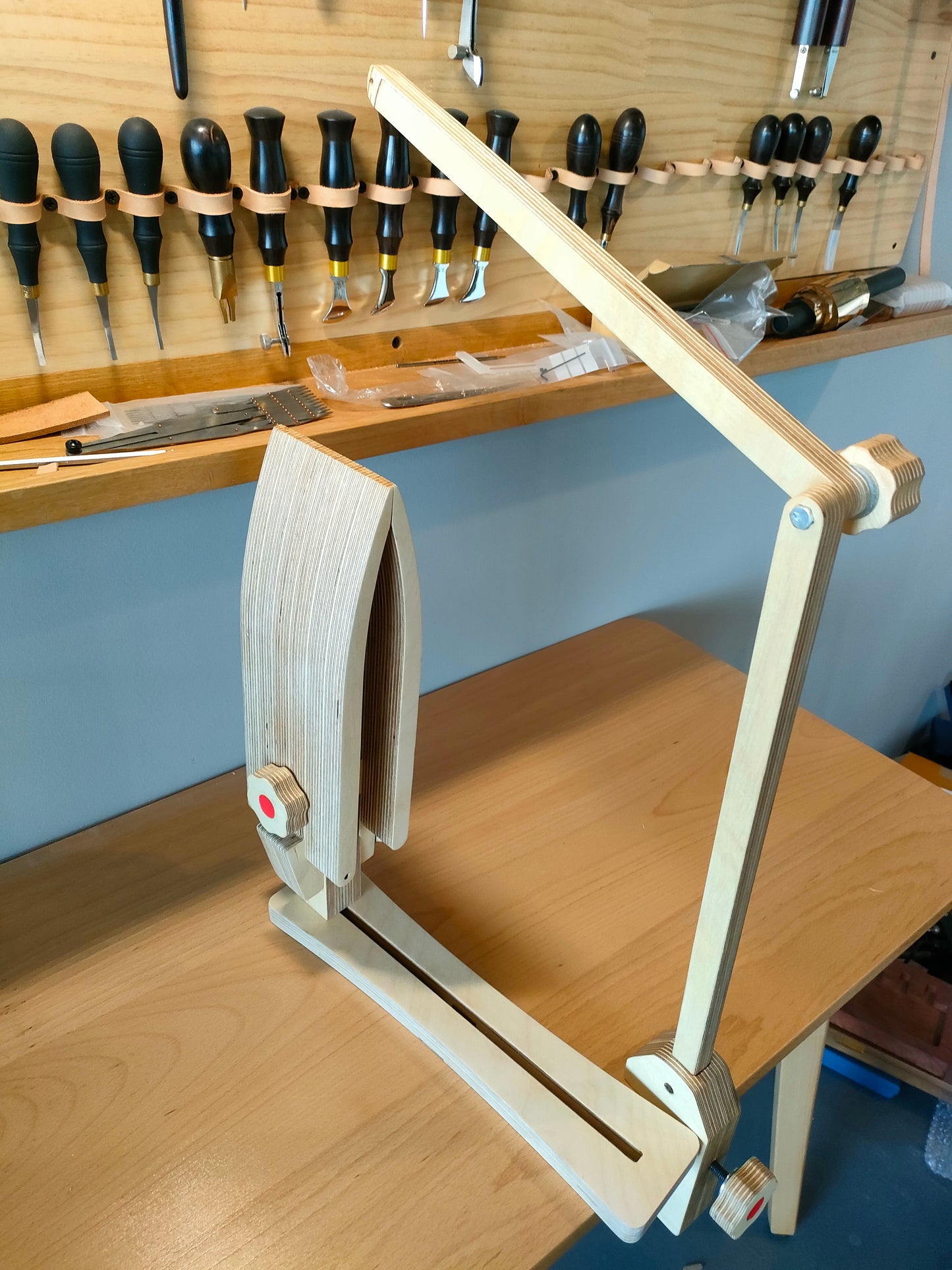 Mulltifunctional stitching pony