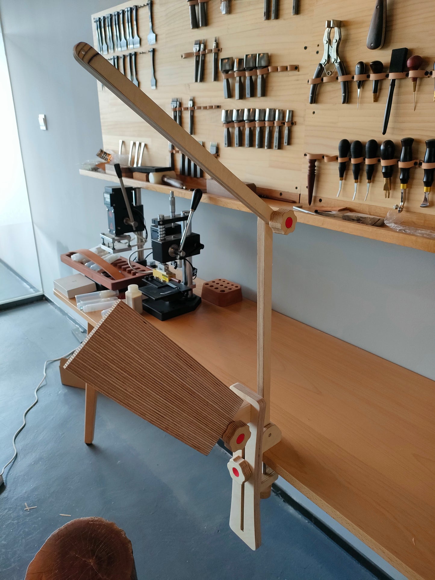 Mulltifunctional stitching pony
