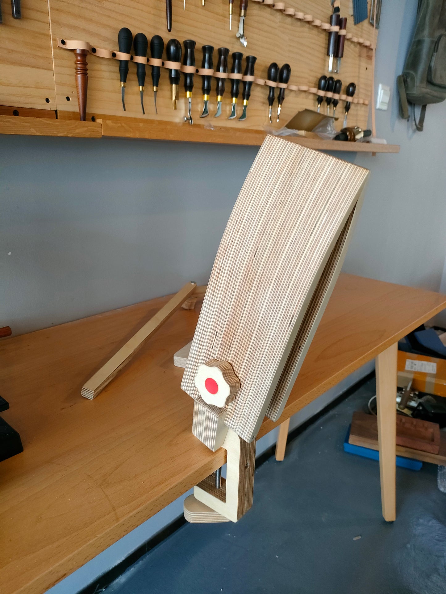 Mulltifunctional stitching pony