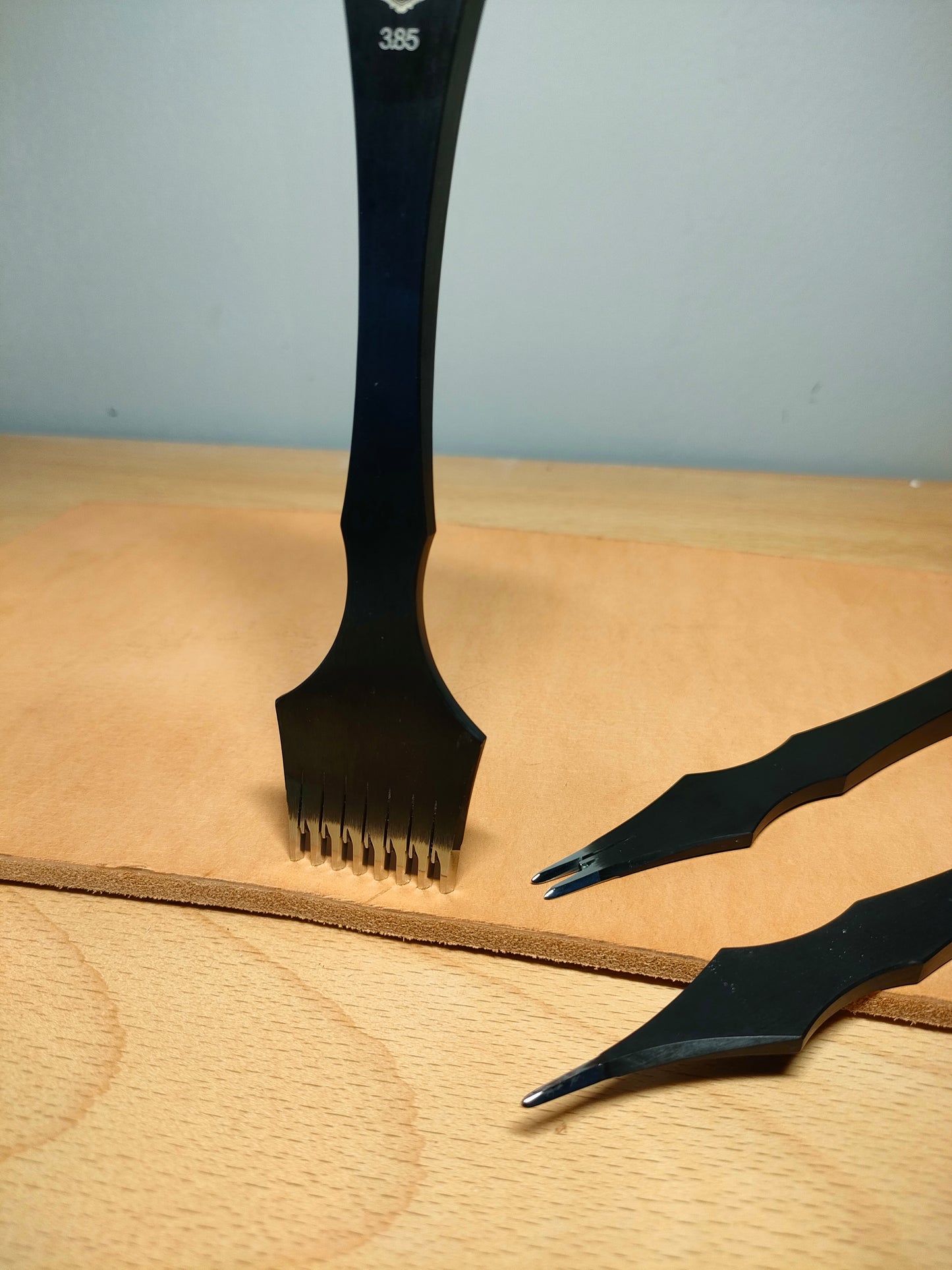 KL Black Stitching Chisel (Japanese Diamond Style)
