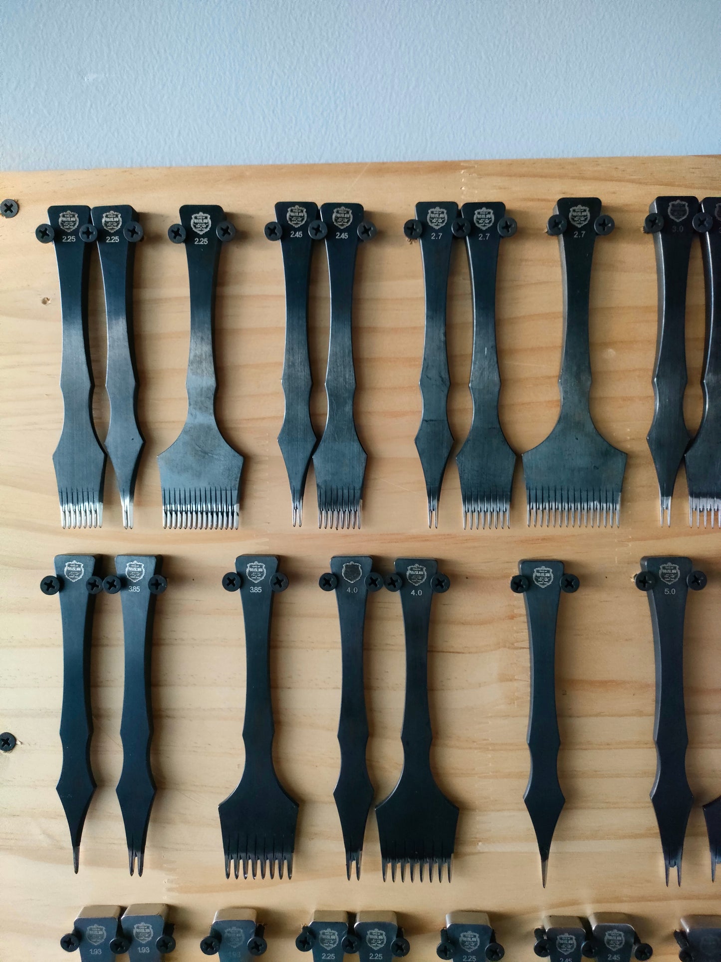 KL Black Stitching Chisel (Japanese Diamond Style)