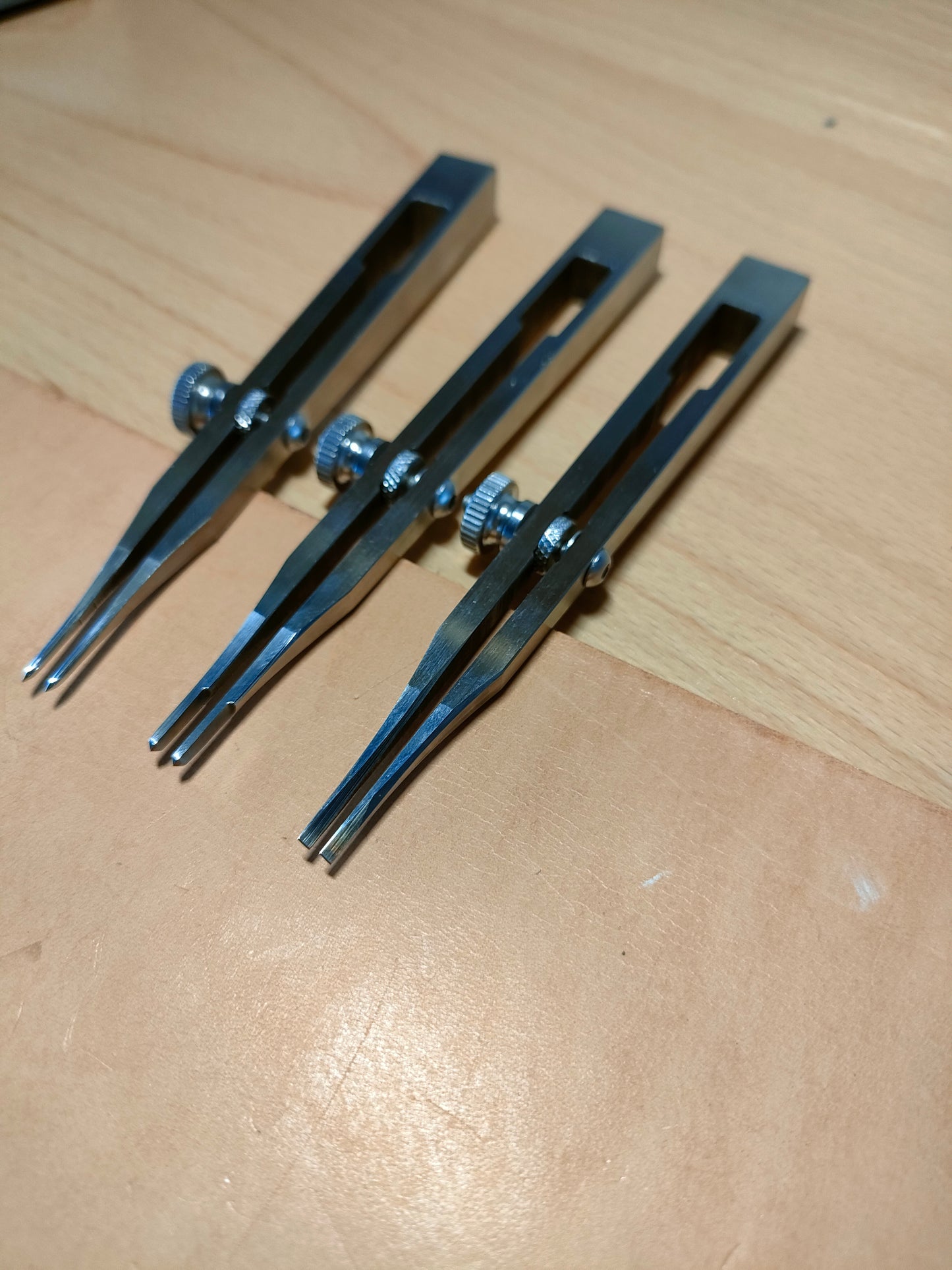 Adjustable 2 prong stitiching chisel（Pre-order)