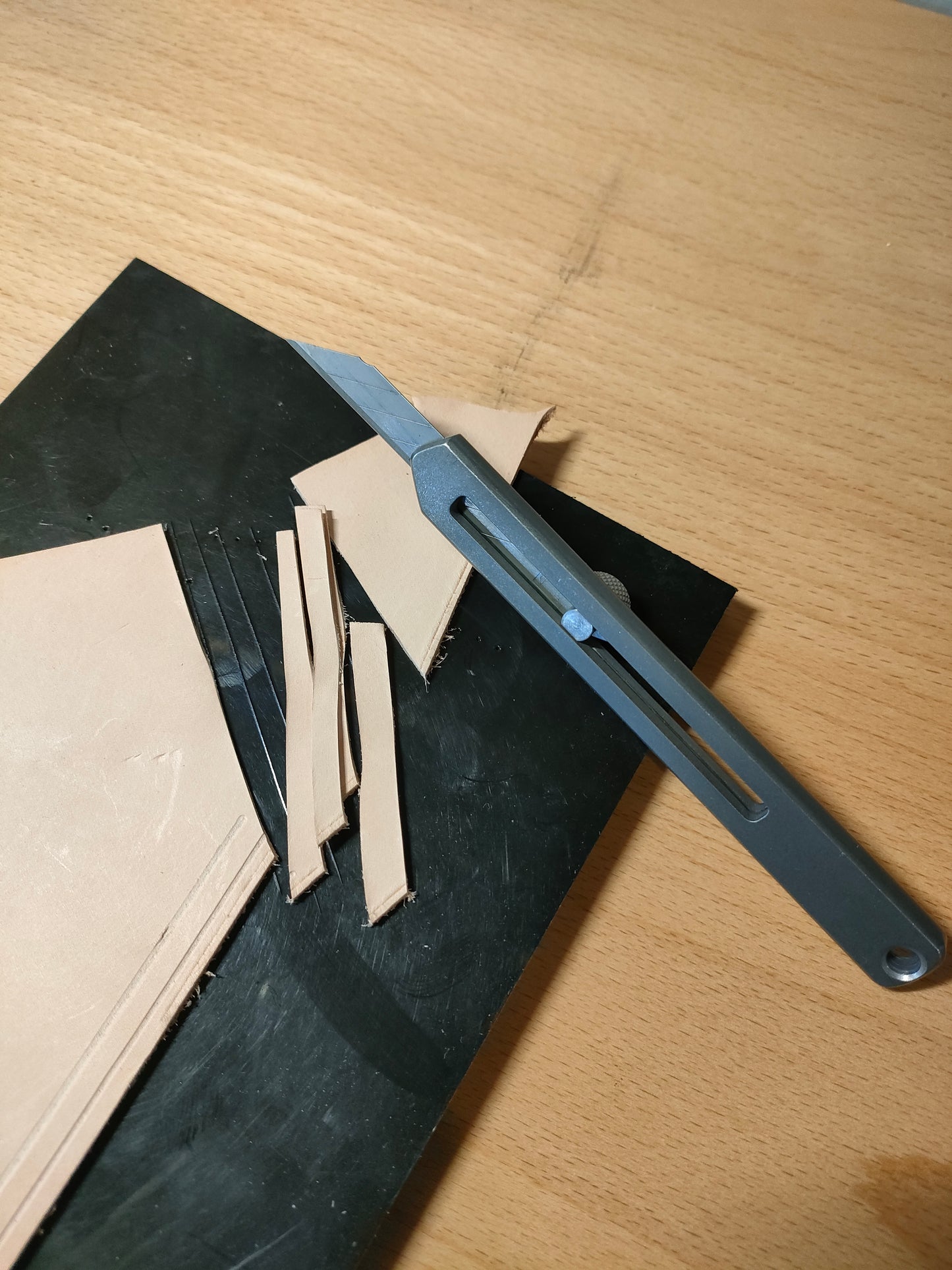 Stainless steel Utility Knife (9mm Blade)
