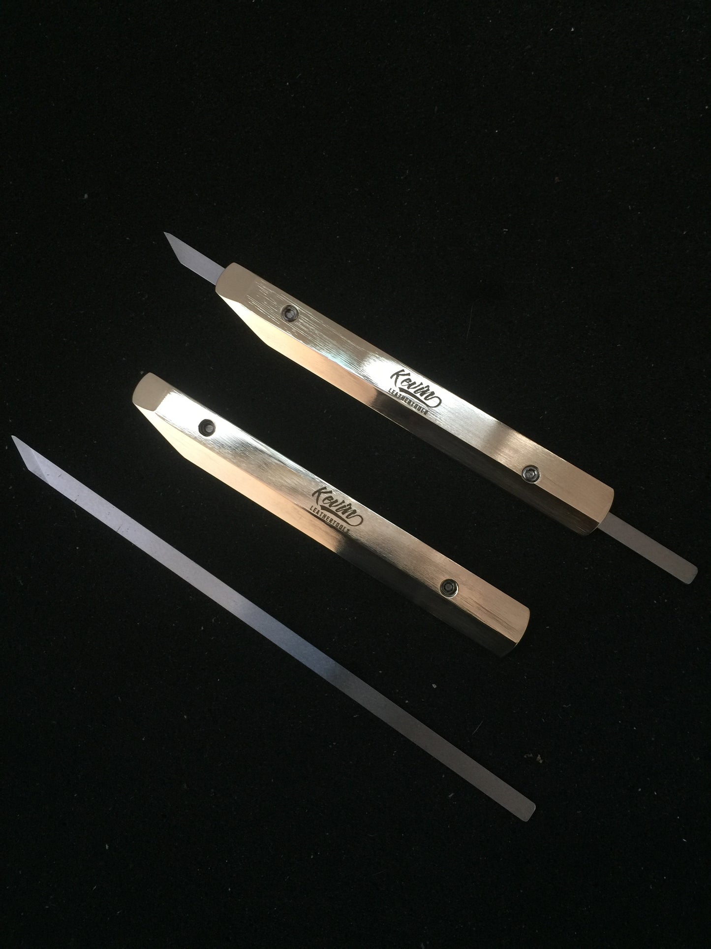 KL brass clicking knife
