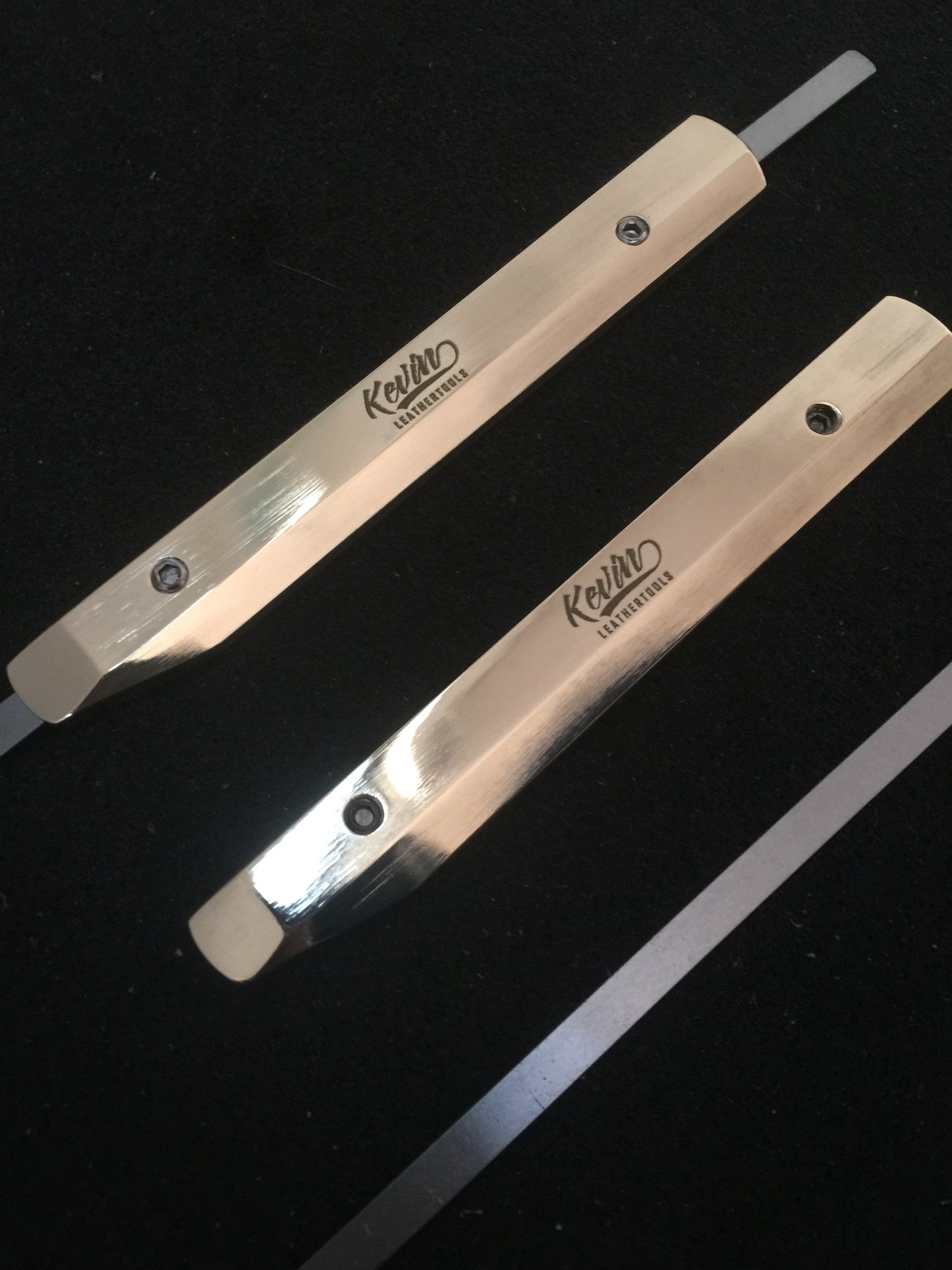 KL brass clicking knife