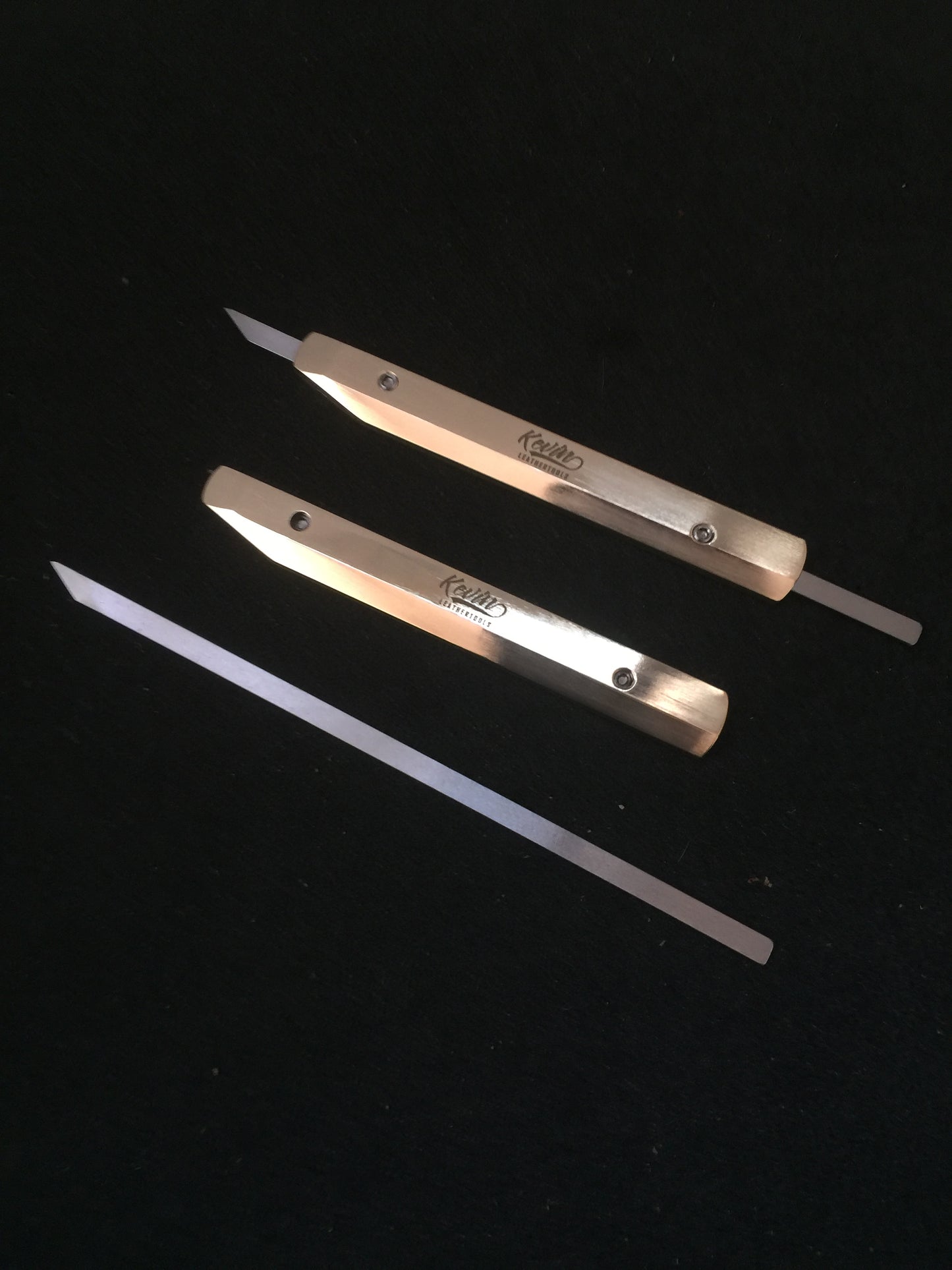 KL brass clicking knife
